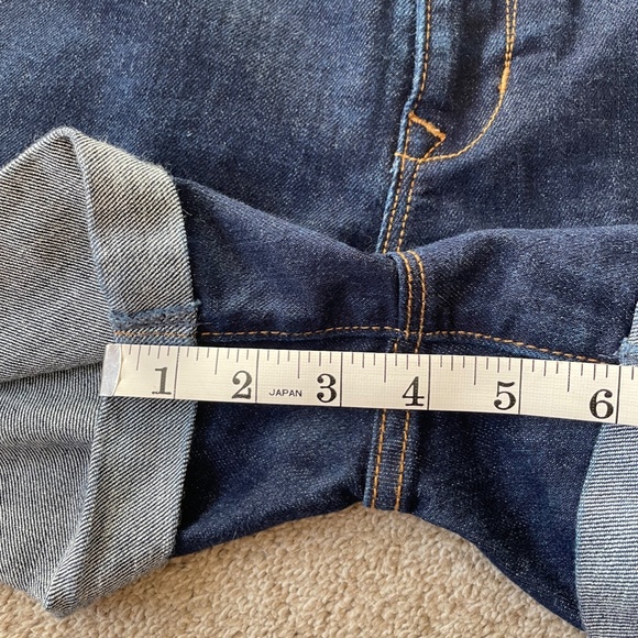 SEMI - FITTED Old Navy Women's Jean Shorts - Picture 5 of 5